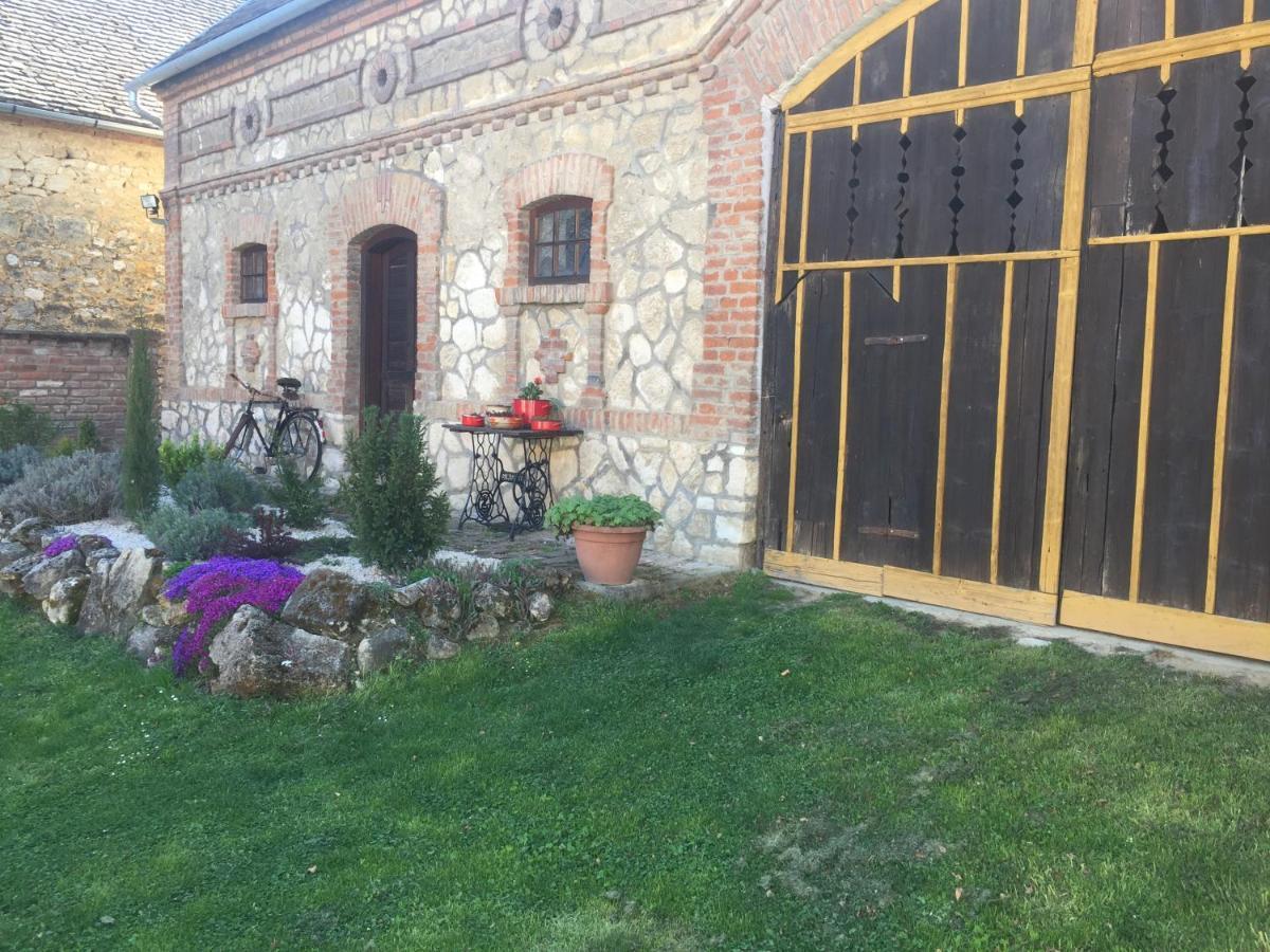 Levendula Porta és Pajtaszínház Hotel Orfű Exterior foto