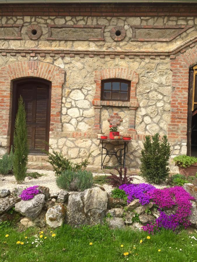 Levendula Porta és Pajtaszínház Hotel Orfű Exterior foto