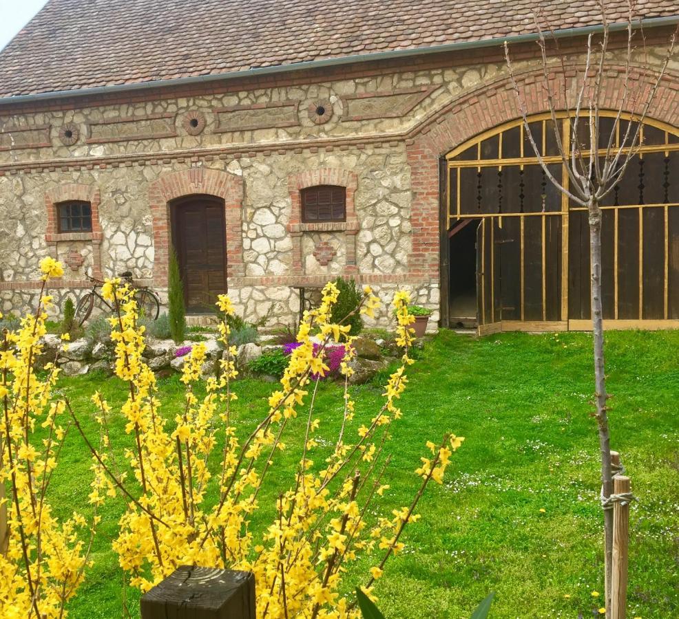 Levendula Porta és Pajtaszínház Hotel Orfű Exterior foto