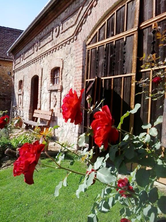 Levendula Porta és Pajtaszínház Hotel Orfű Exterior foto