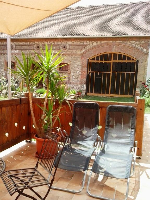 Levendula Porta és Pajtaszínház Hotel Orfű Exterior foto