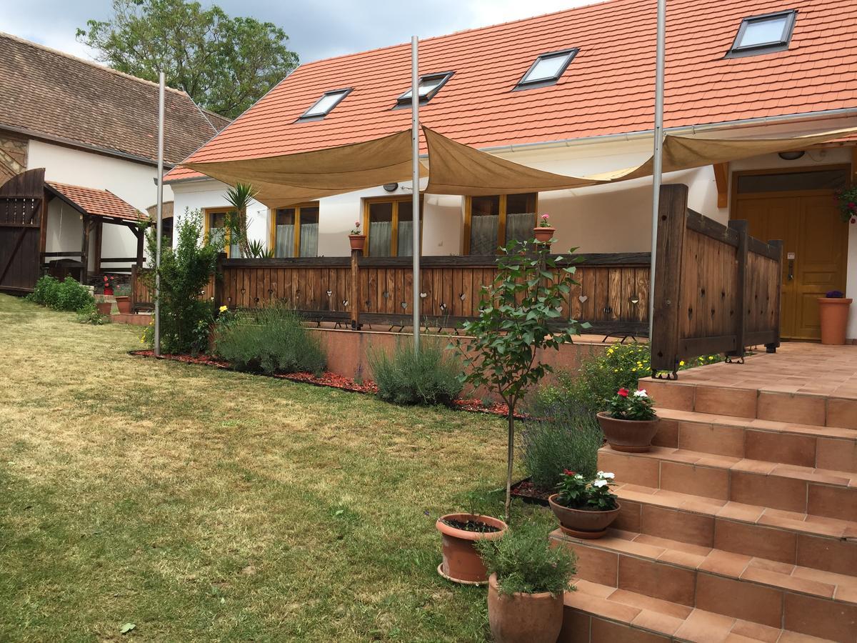 Levendula Porta és Pajtaszínház Hotel Orfű Exterior foto